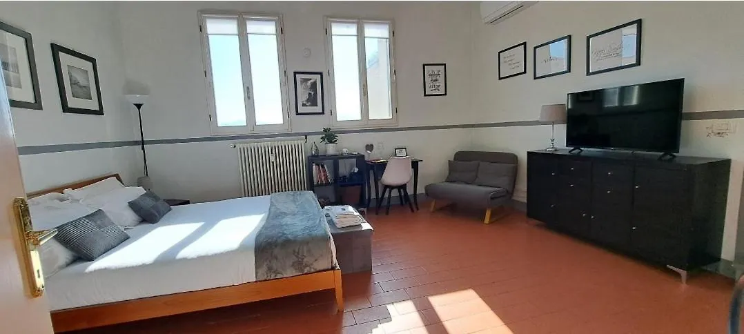 Sunny Home With Roof Patio 피렌체