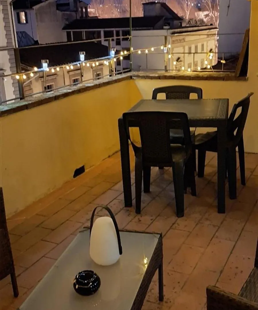 Sunny Home With Roof Patio 피렌체 아파트